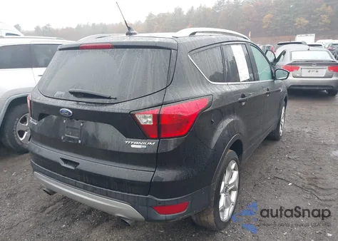 2019 Ford Escape Titanium z USA, uszkodzony, nr VIN 1FMCU9J93KUB18165